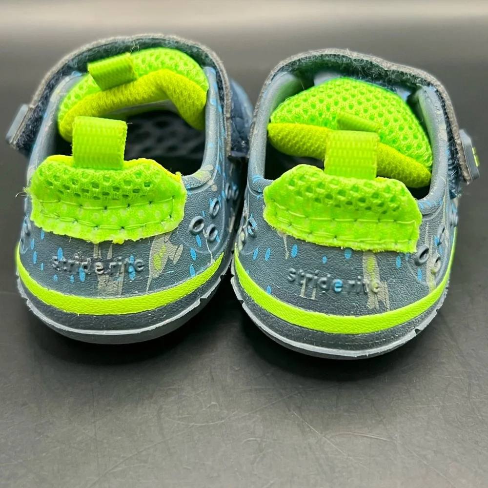 Stride Rite lightweight water